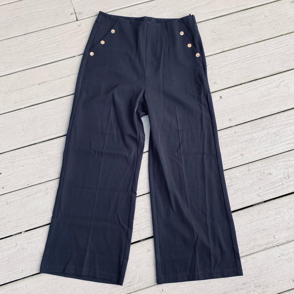 NWOT Stylish Woman’s Black High rise Wide-Leg Crop Pants, Size: L